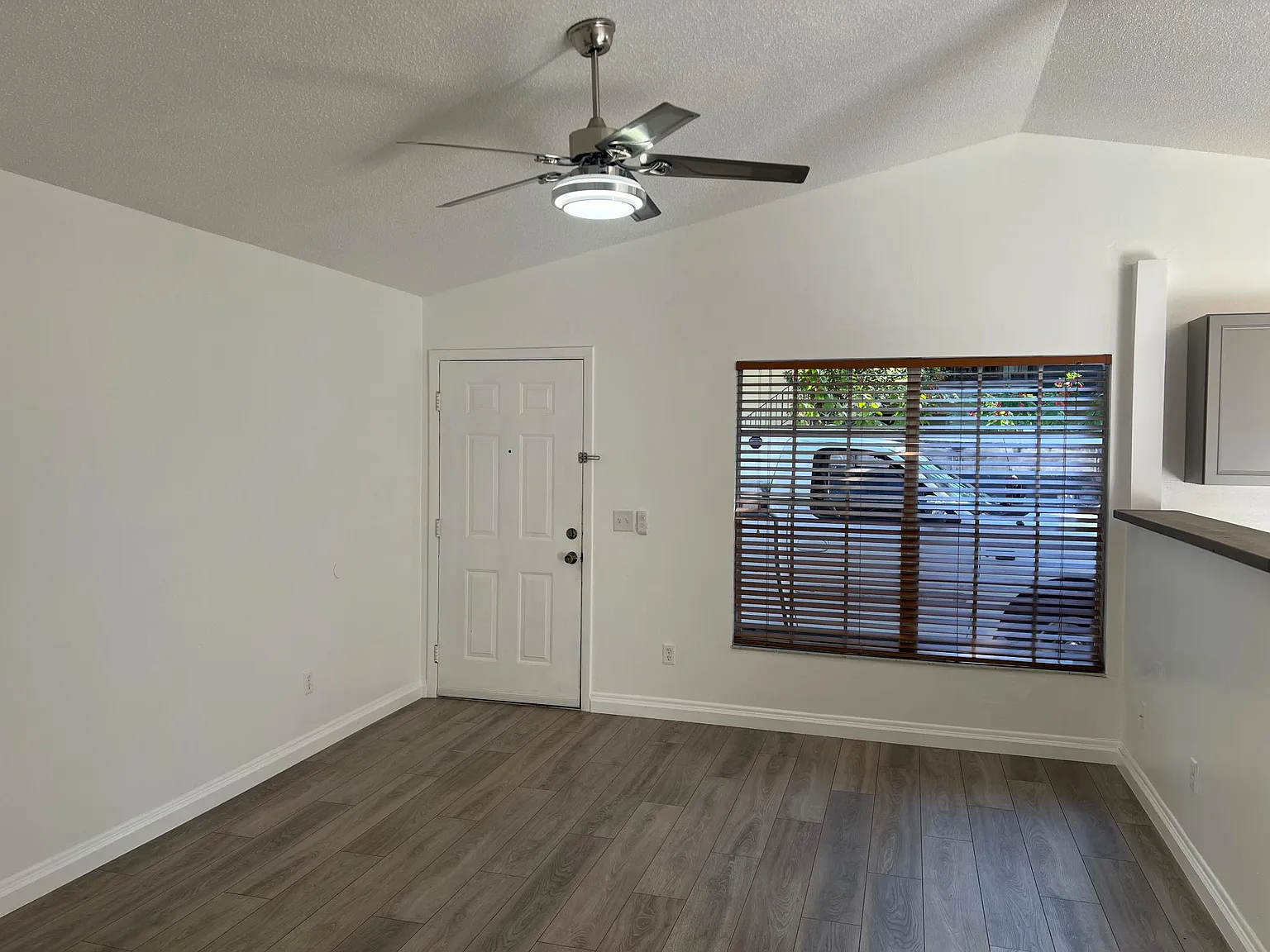 2 bed, 860 sqft, $2,000 — Photo 3