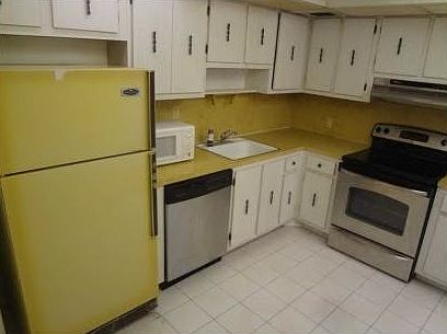2nd image of 100 Bayview Dr APT 402