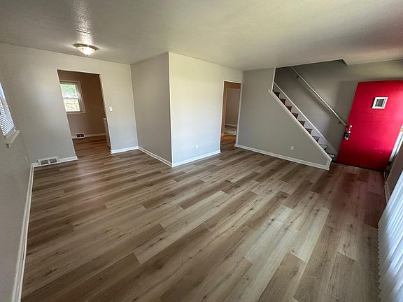 3rd image of 26500 Drakefield Ave