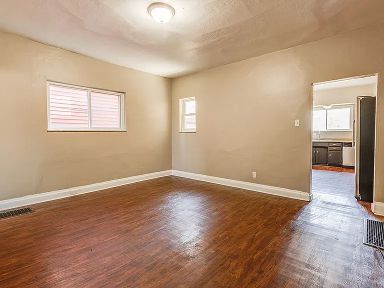 2120 Salisbury St S — Photo 14