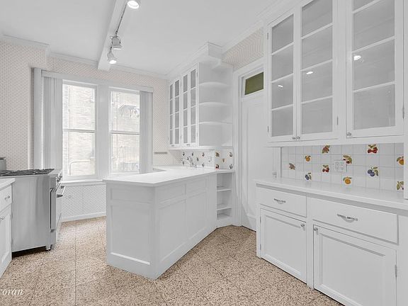 3rd image of 1040 Lexington Ave #2D