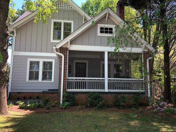 211 Greenwood Cir