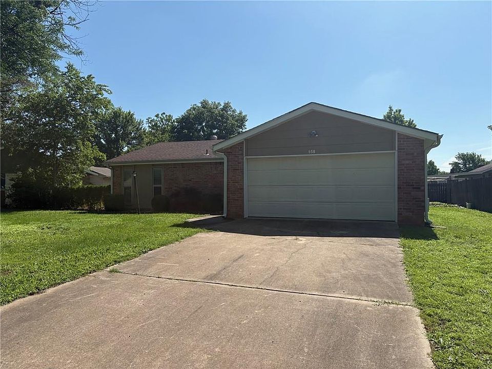 1st image of 958 Crescent Dr