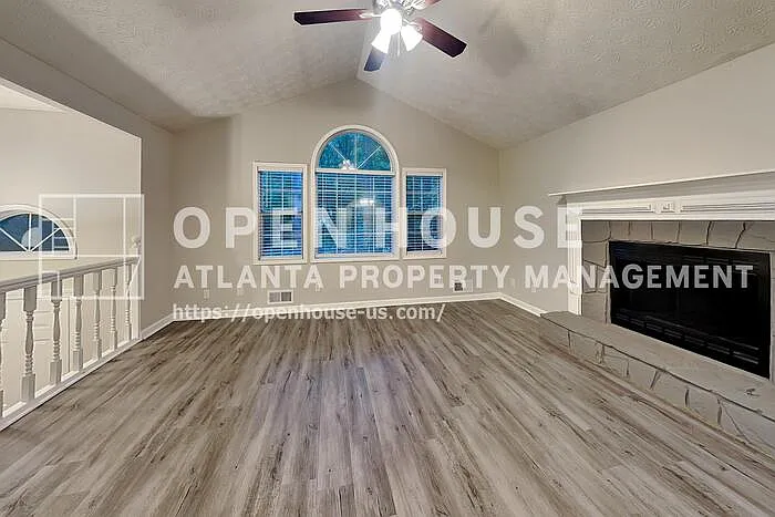 3 bed, 2.0 bath, 1860 sqft, $2,395 — Photo 3