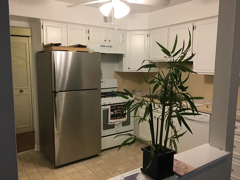 444 Fox Hills Dr N #7 — Photo 7