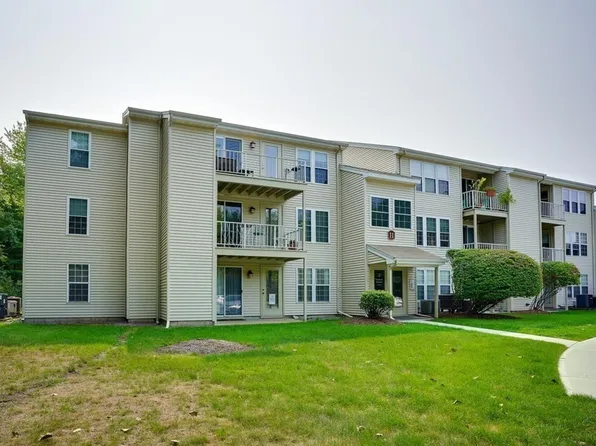 11 Thoreau Ct APT 7, Natick, MA 01760