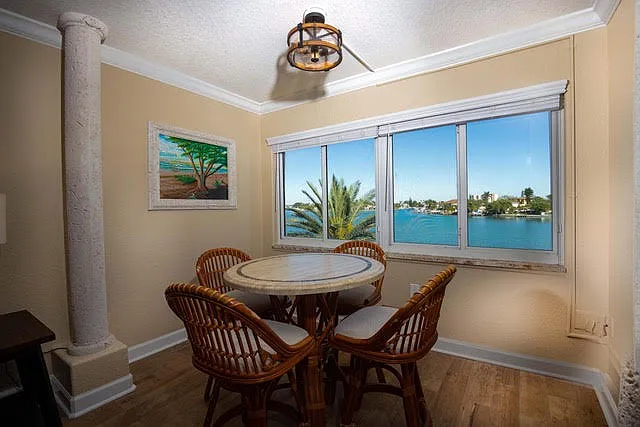 Available June 1, Waterfront 2/2 — Photo 3