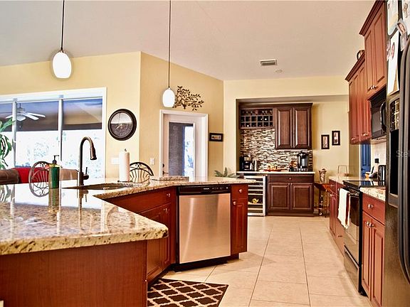 3rd image of 2835 Orchard Cir