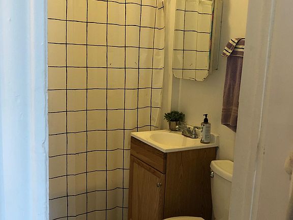5th image of 3017 W Lyndale St #1