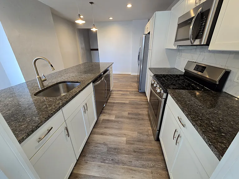 479 Norton St — Photo 6