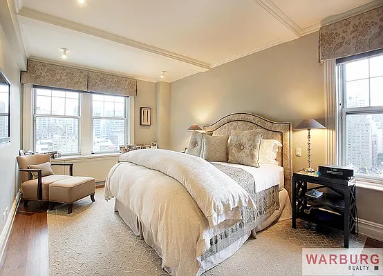 Sold by Warburg | media 22