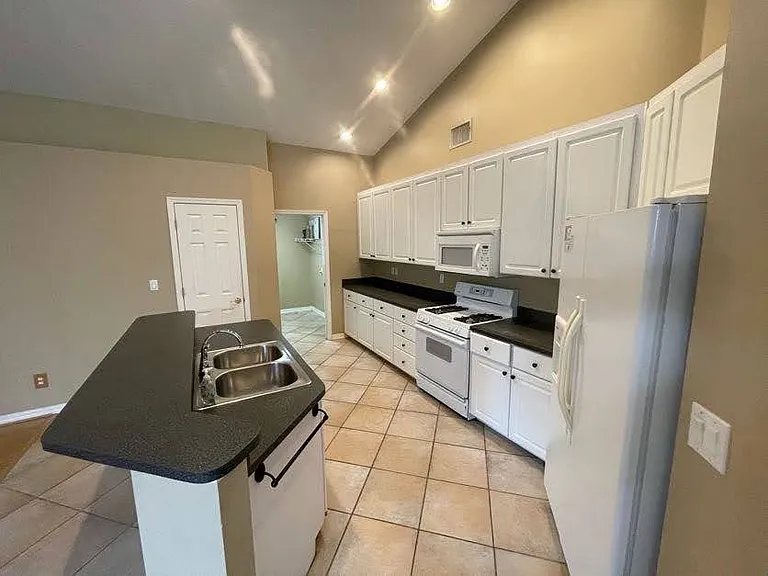 18111 Pheasant Walk Dr — Photo 16