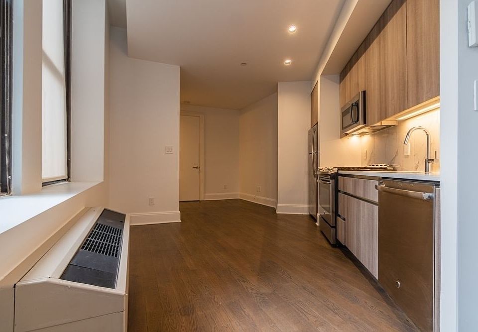 1st image of 15 Park Row APT 5E