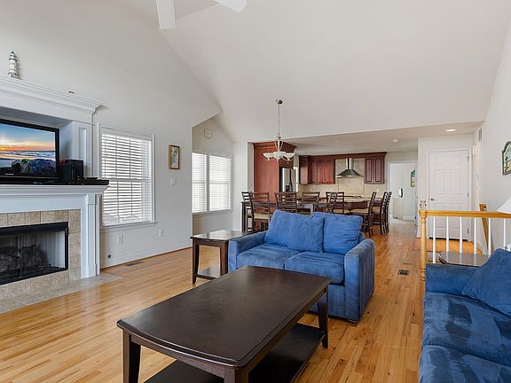 4th image of 139 46th St W #Sea