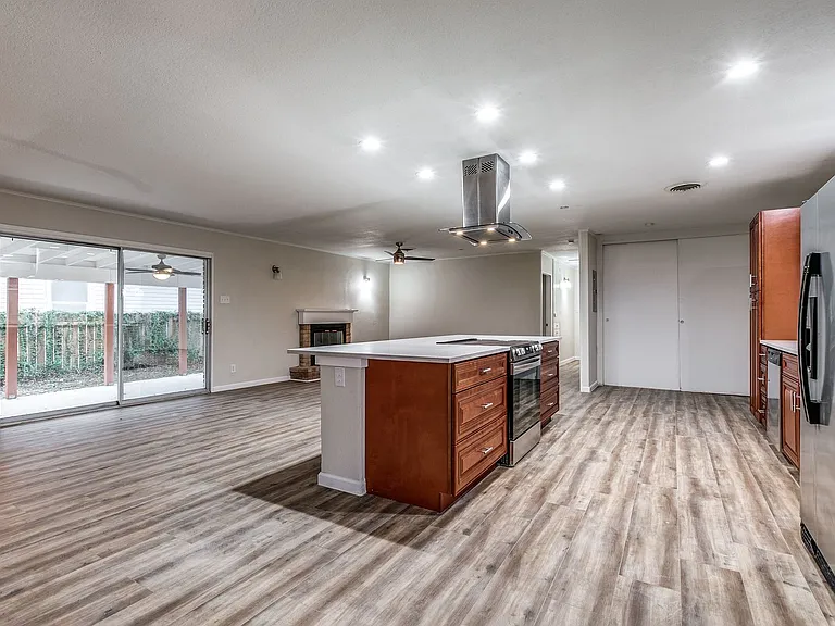 511 E Hathaway Dr — Photo 9