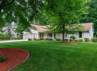 1552 Maple Hills Dr, Green Bay, WI 54313