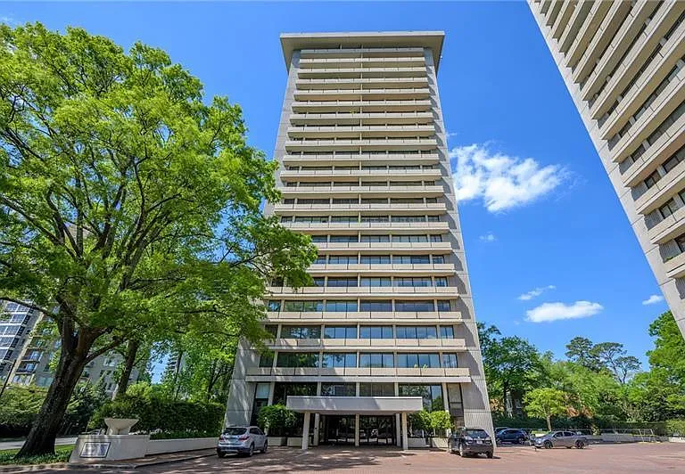 2575 Peachtree Rd NE #22A — Photo 45