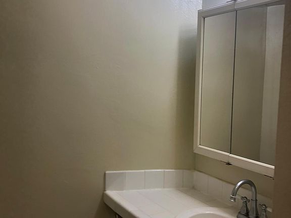 5th image of 3900 Redondo Beach Blvd #18