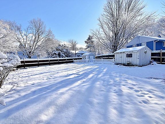3rd image of 36 Nashoba Dr