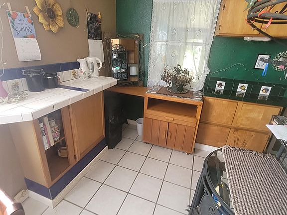 3rd image of 822 E 9th Ave