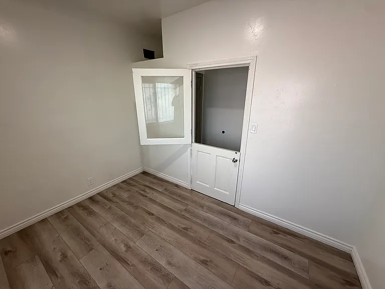 8930 S Vermont Ave — Photo 37