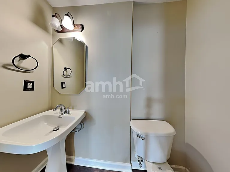 7610 Rolling Meadows Ln — Photo 8