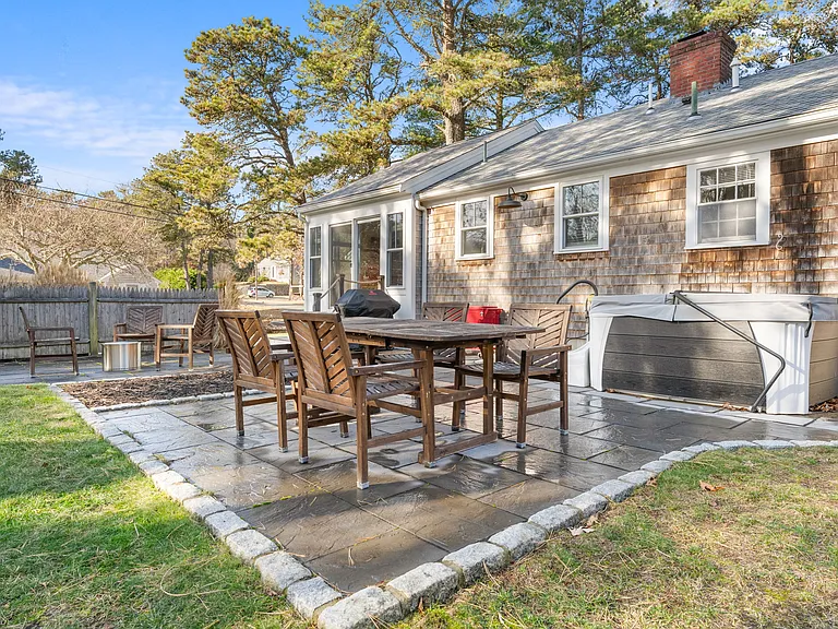 25 Robbins Rd — Photo 16