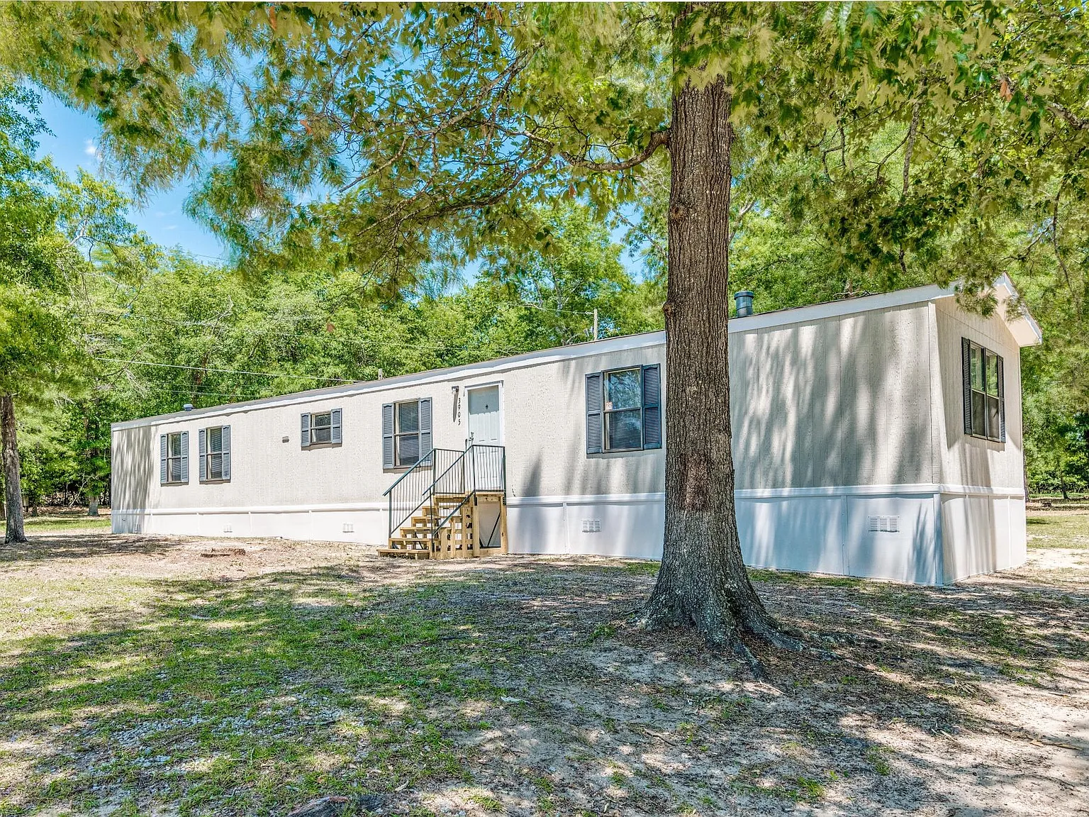 3 bed, 1200 sqft, $1,250 — Photo 1