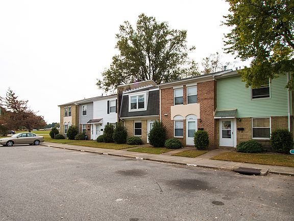 3rd image of 4600 Greenwood Dr