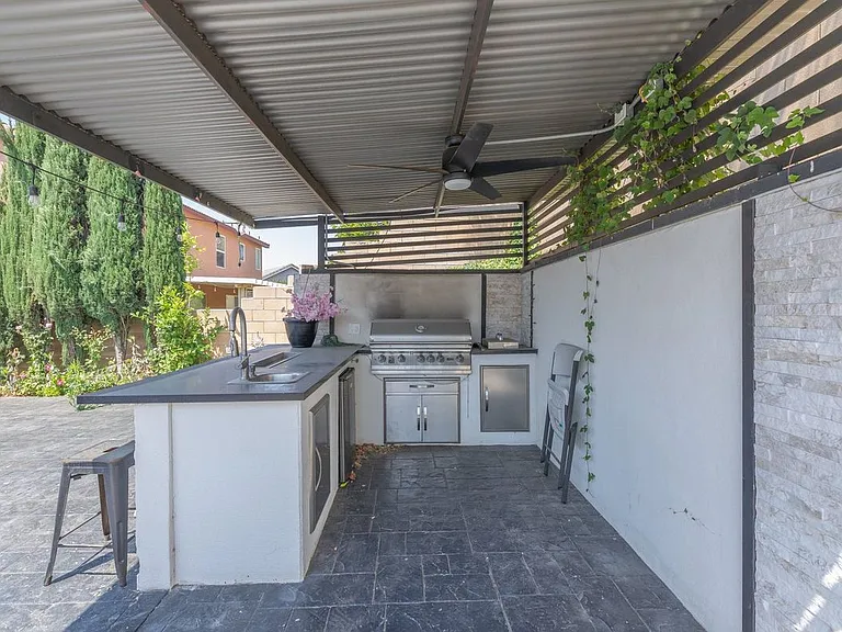 15736 Home Ct — Photo 31