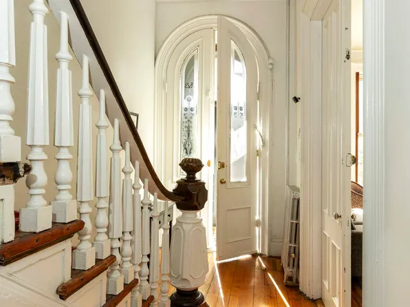 823 Union Street image 5 of 14