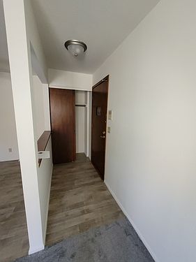 3rd image of 1393 Meadowcreek Dr