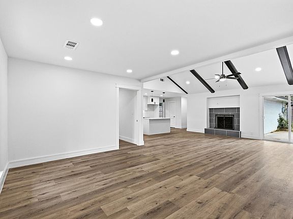 5th image of 2203 Foxcroft Cir