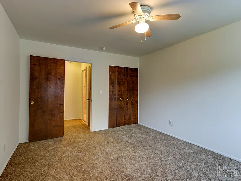 Georgetown Manor — Photo 11