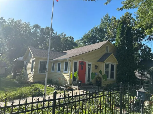 320 Emerson Ave, Bonner Springs, KS 66012