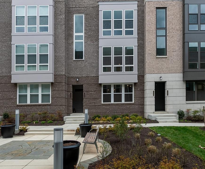 1st image of 13325 Launders St