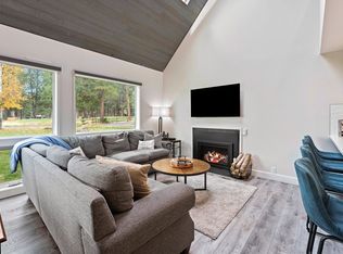 (Undisclosed Address), Sunriver, OR 97707