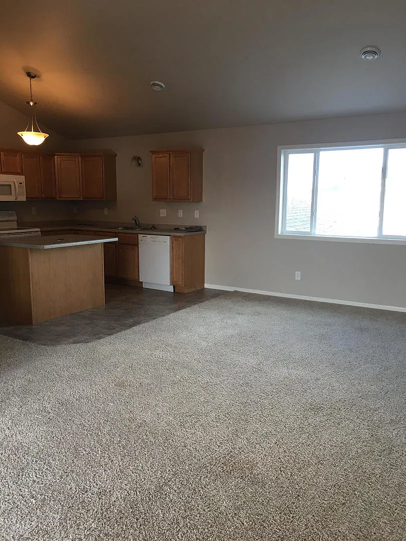East Agassiz Circle 8Plex — Photo 3