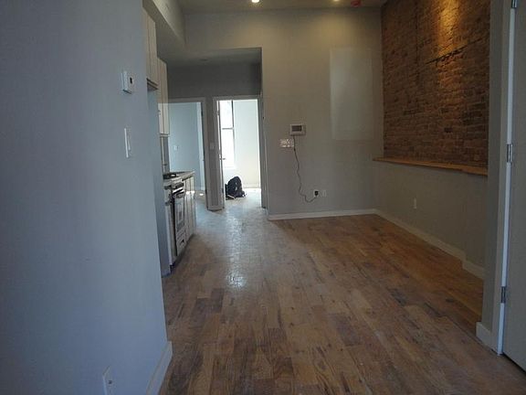 3rd image of 238 Vernon Ave