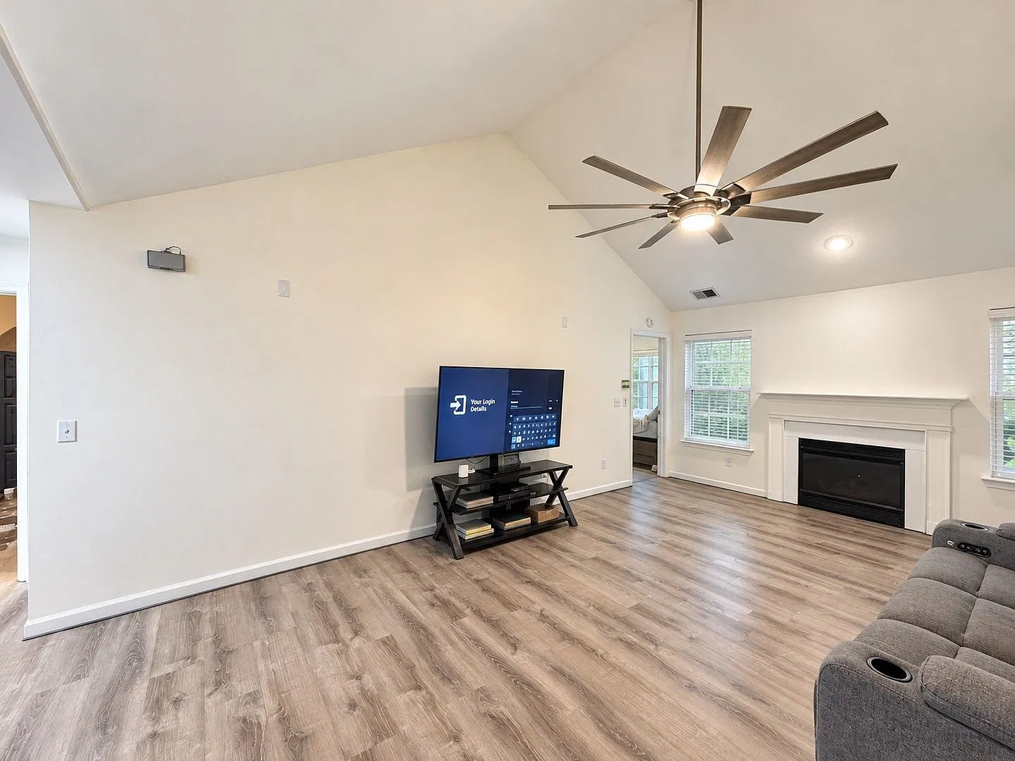 3 bed, 2.0 bath, 1803 sqft, $2,600 — Photo 3
