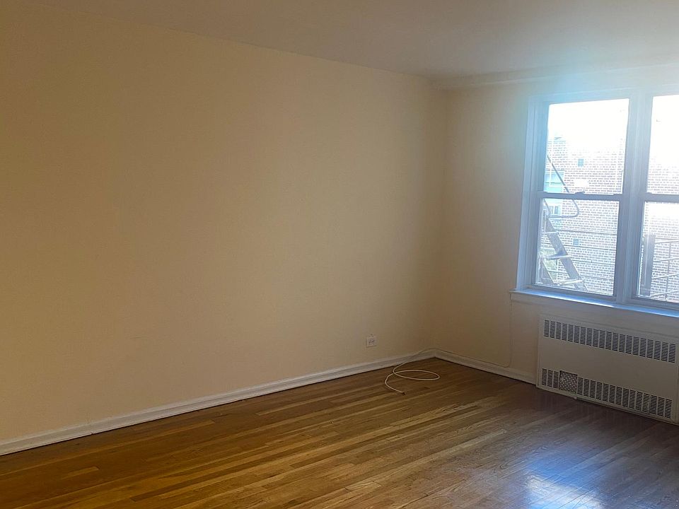 2nd image of 664 Thwaites Pl #426