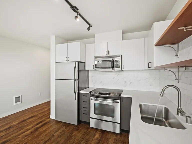 4111 Stone Way N — Photo 10