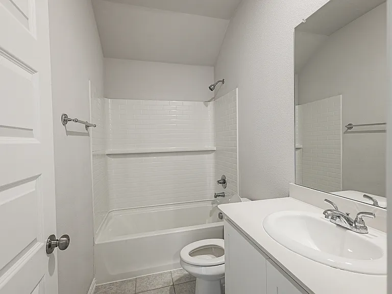 1919 Rolling Ridge Dr — Photo 4