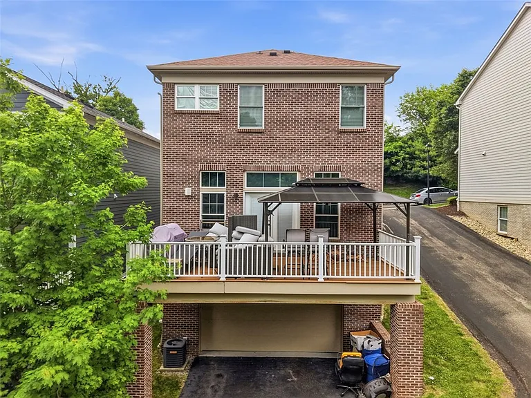 390 Bradley St — Photo 31