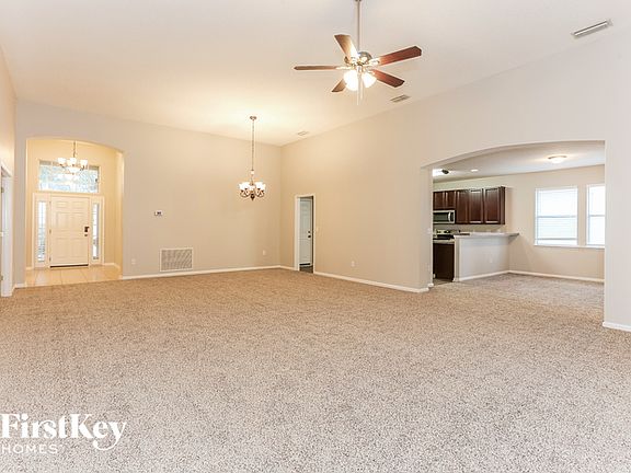 3rd image of 944 W Tennessee Trce