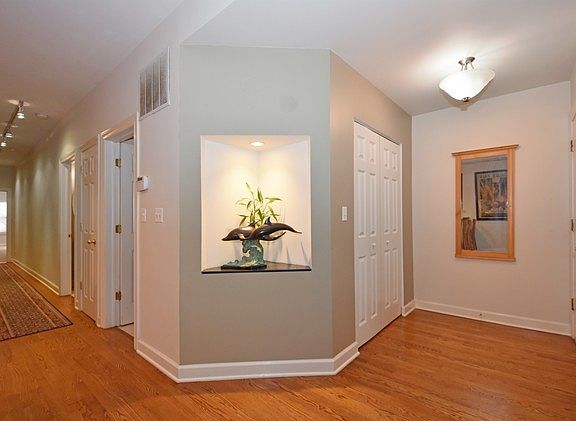 3rd image of 920 W Agatite Ave APT 1