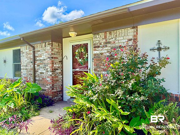 3rd image of 612 E Verbena Ave