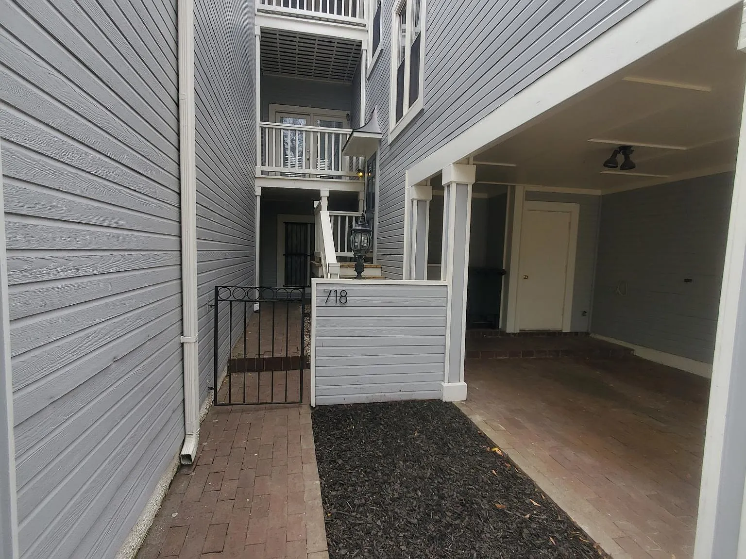 718 Marketview Ct — Photo 3
