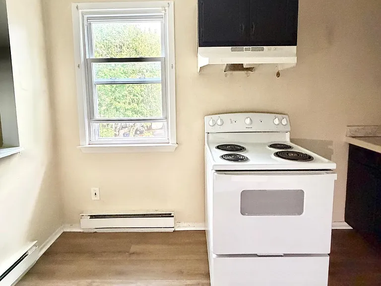 240 Sheffield Ave #B54 — Photo 2