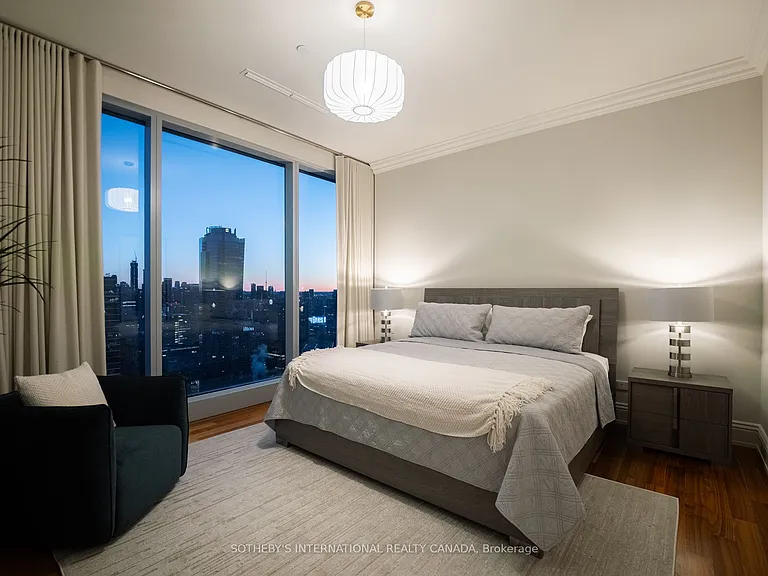 183 Wellington St W #4301 — Photo 19